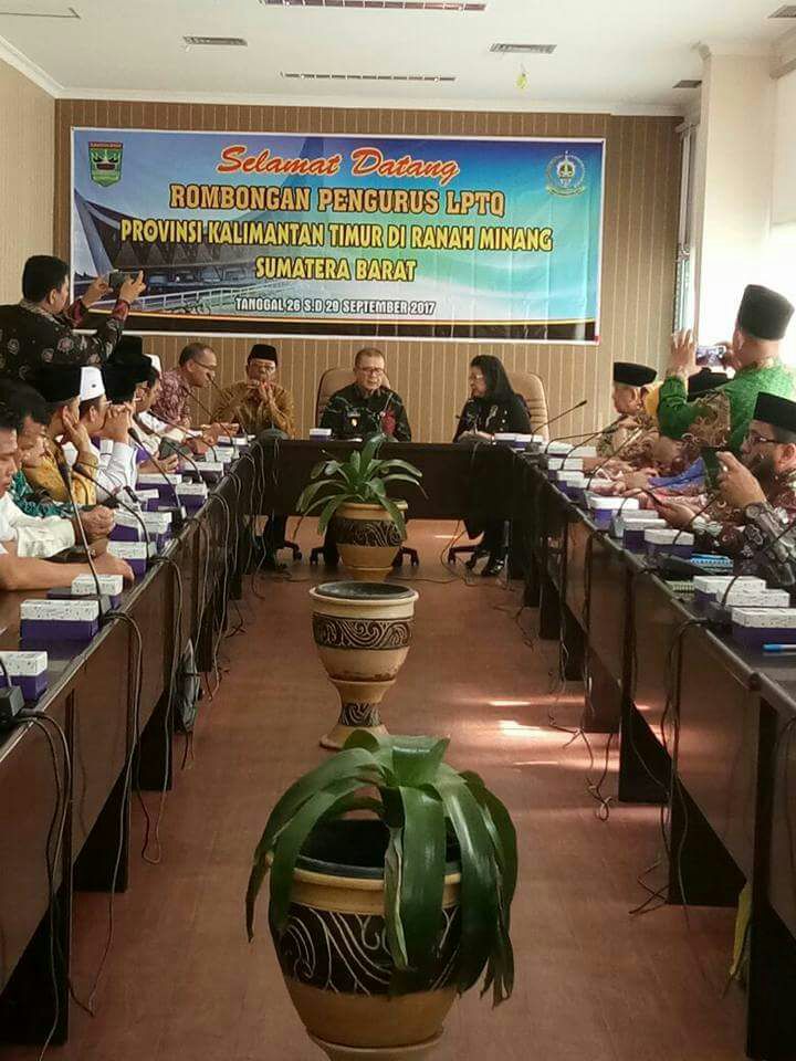 Ketua LPTQ Sumbar Menerima Kunjungan LPTQ Kaltim