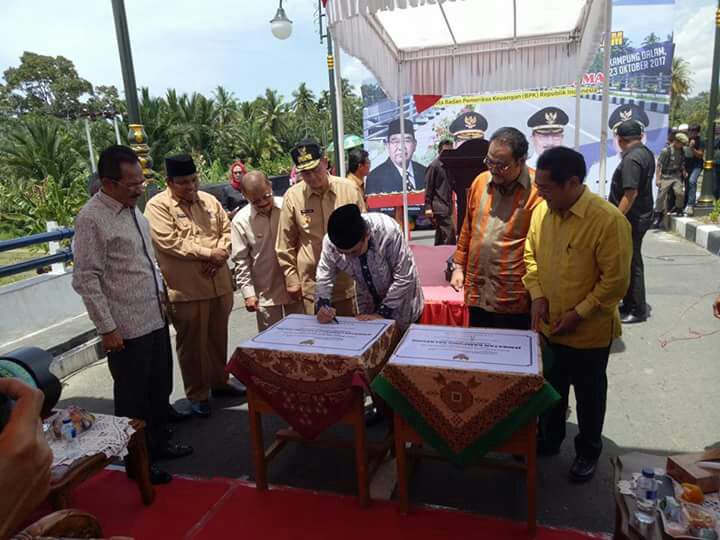 Wagub Sumbar Resmikan Jembatan Campago Kampung Dalam     