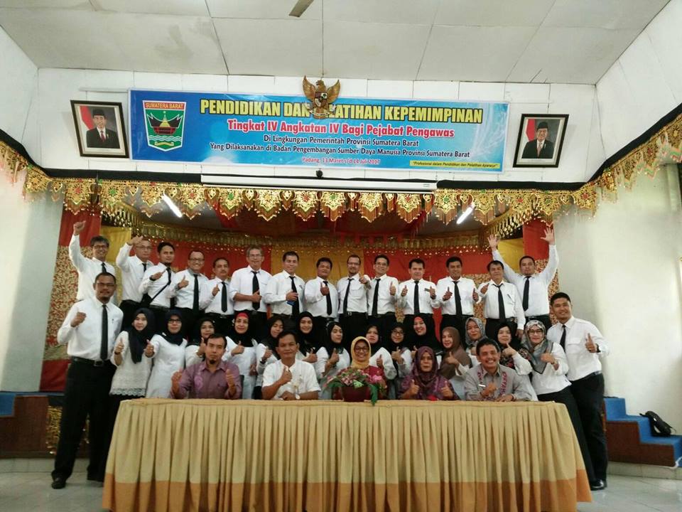Peserta Terbaik Diklat Kepemimpinan Tk. IV Angkatan IV di Lingkungan Pemerintah Provinsi Sumatera Barat 