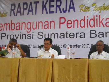 DISDIK SUMBAR GELAR RAKERNIS PENGAWAS SMA/SMK DAN SLB