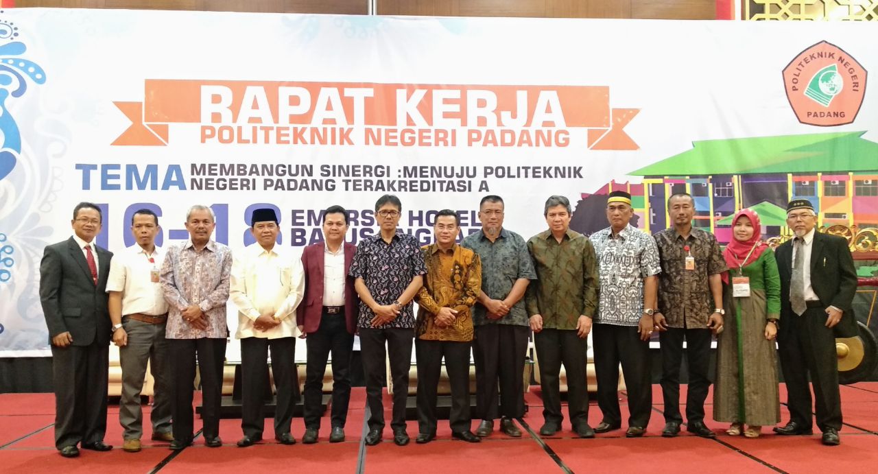 Gubernur Irwan Prayitno Buka Rapat Kerja Politeknik Negeri Padang