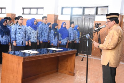 42 GURU PRATAMA SMA - SMK DILANTIK DAN DISUMPAH 