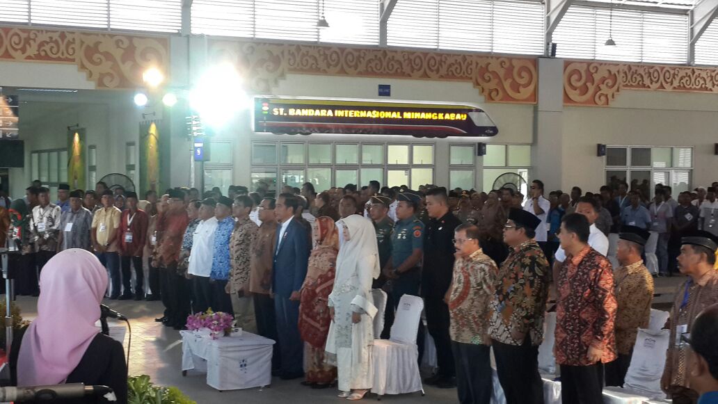 Kunjungi Sumbar, Presiden RI Resmikan Stasiun KA dan Pondok Pesantren.