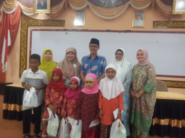 BUKA BERSAMA GUBERNUR DENGAN ANAK YATIM