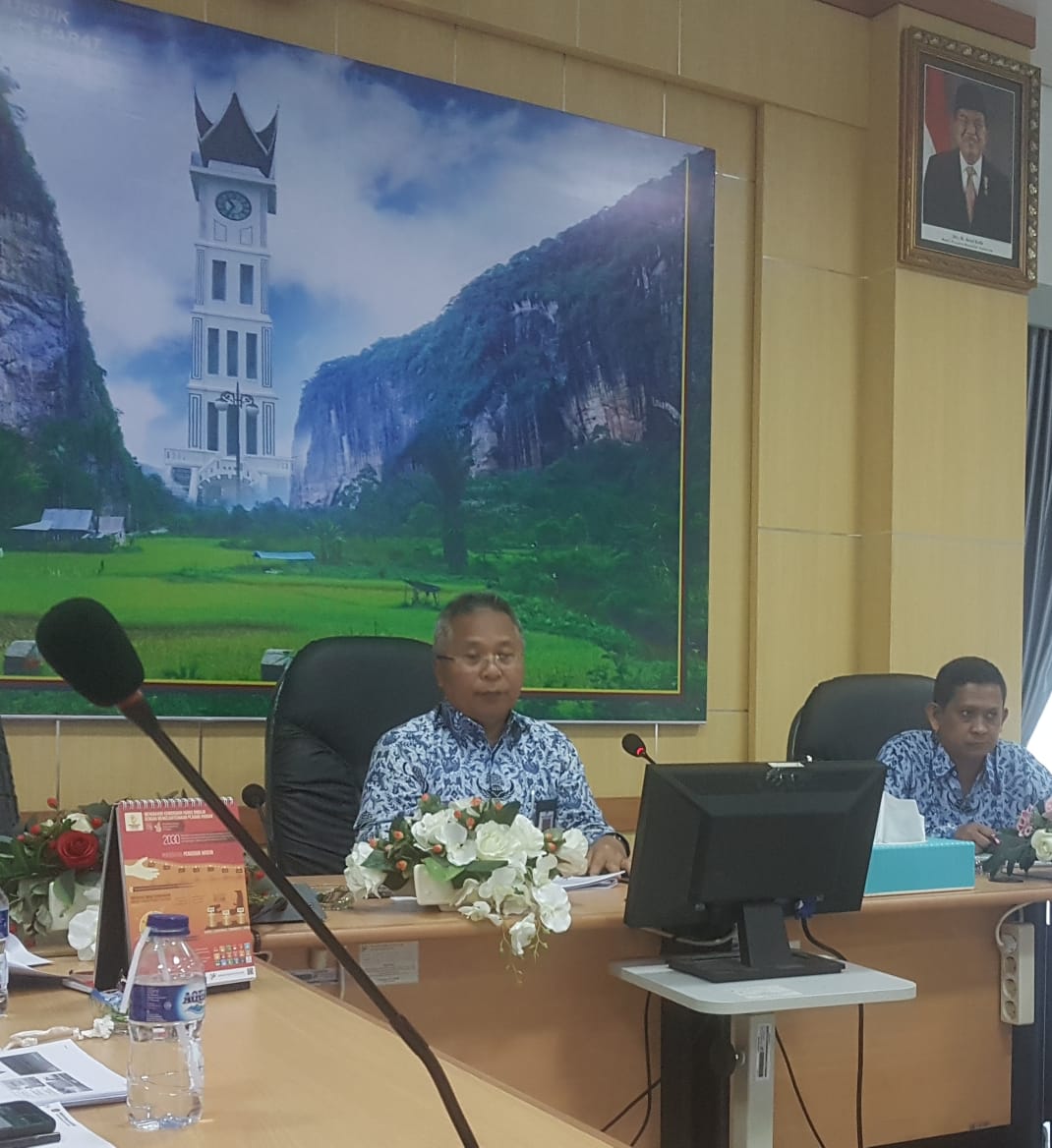 Perkembangan Nilai Tukar Petani dan Harga Produsen Gabah serta Perkembangan Pariwisata dan Transportasi di Sumatera Barat