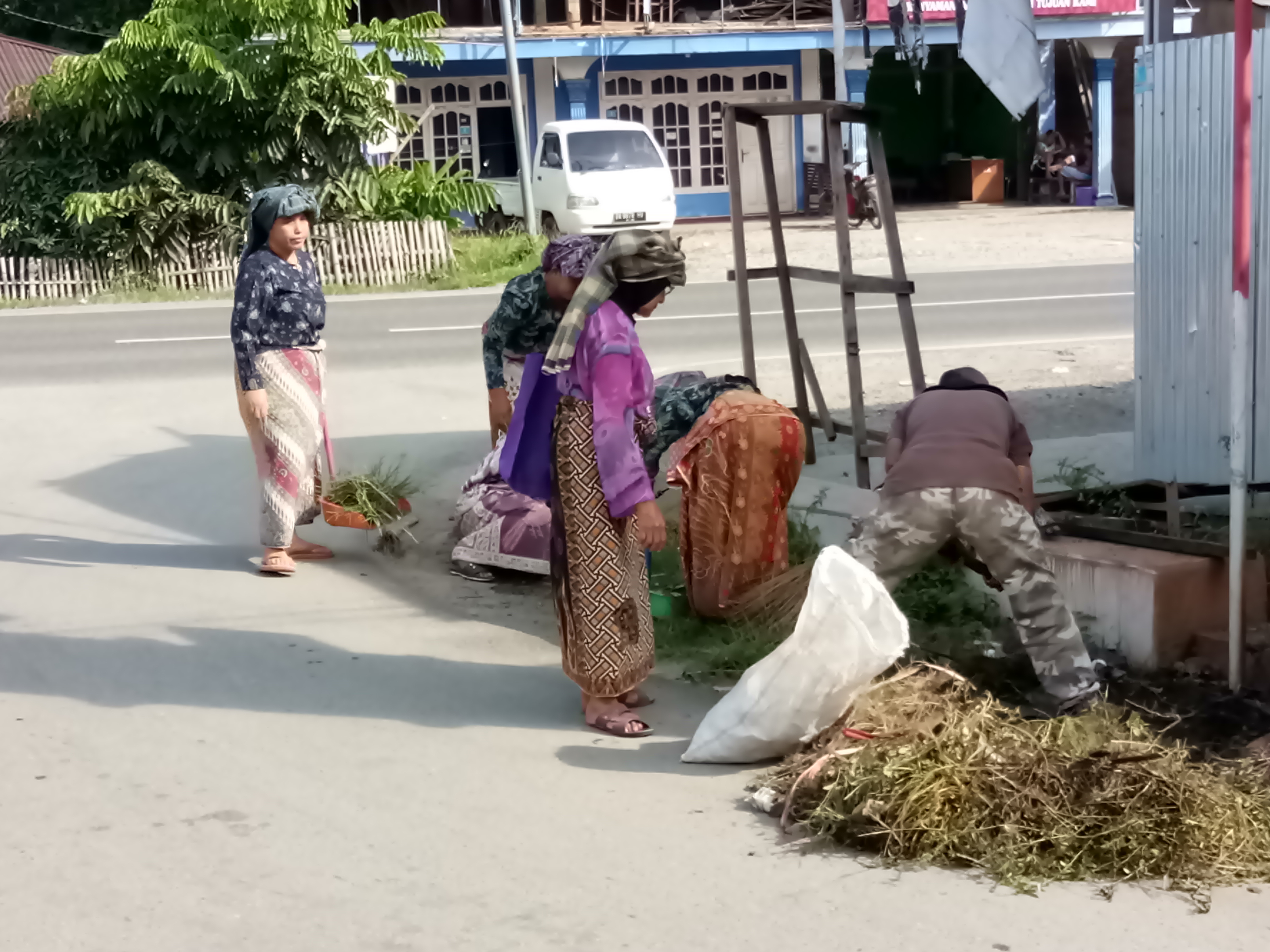Basikameh, Tradisi Gotong Royong Emak-Emak di Kota Solok