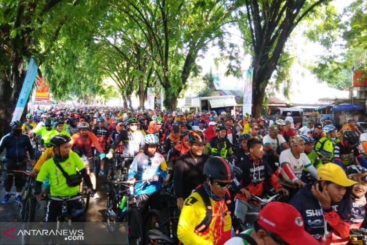 Ribuan Pesepeda Meriahkan Gowes Nusantara 2019 Padang