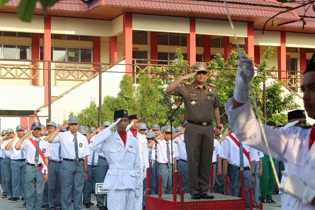 Satpol PP dan Damkar Prov. Sumbar melakukan Pembinaan ke SMK N 5 Padang