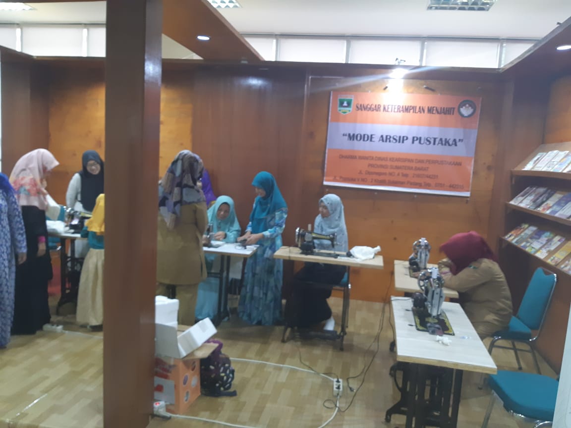 Pelatihan Menjahit di Perpustakaan Provinsi Sumatera Barat