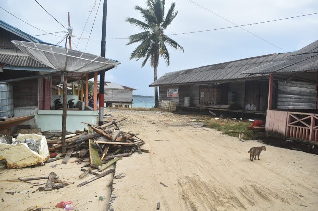 Beberapa rumah di kampung Jati, Tuapeijat Rusak Dihempas Badai Gelombang