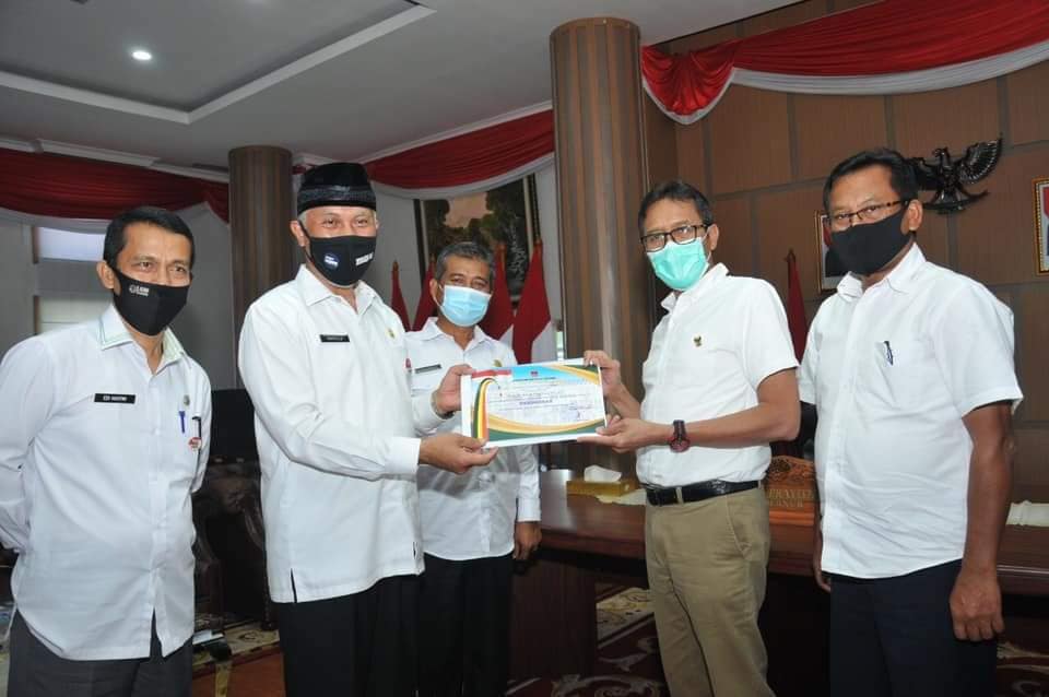 Gubernur Sumatera Barat @irwanprayitno Menerima Penghargaan dari Pemerintah Kota Padang