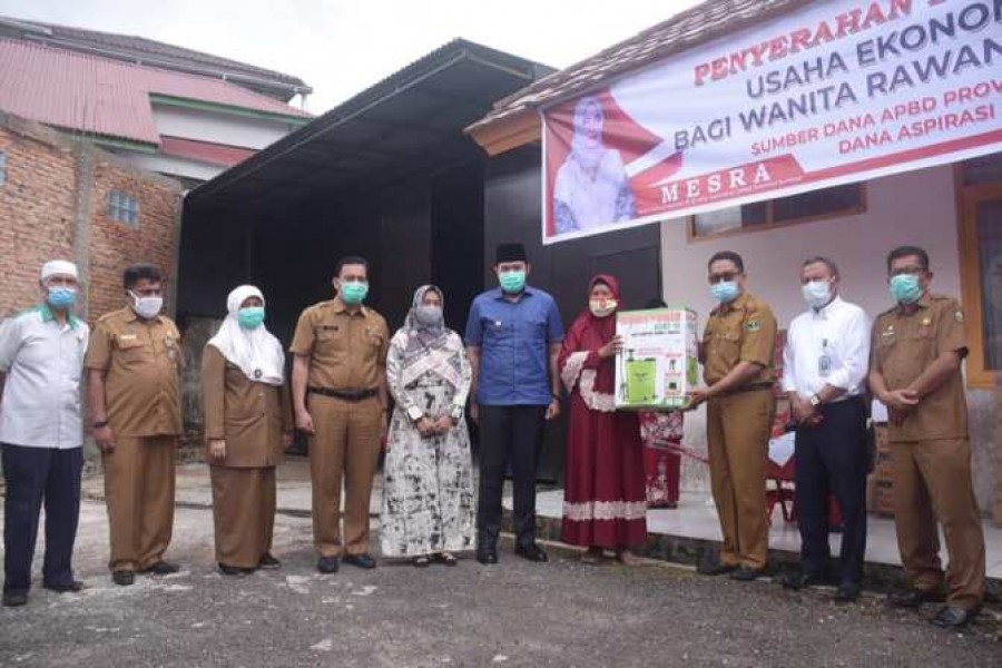 Mesra Serahkan Bantuan Program WRSE di Kota Padangpanjang