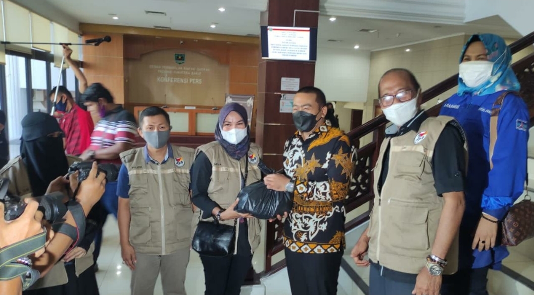 Apresiasi Kepedulian JPS, Wagub Audy Lepas Paket Sembako Tahap II