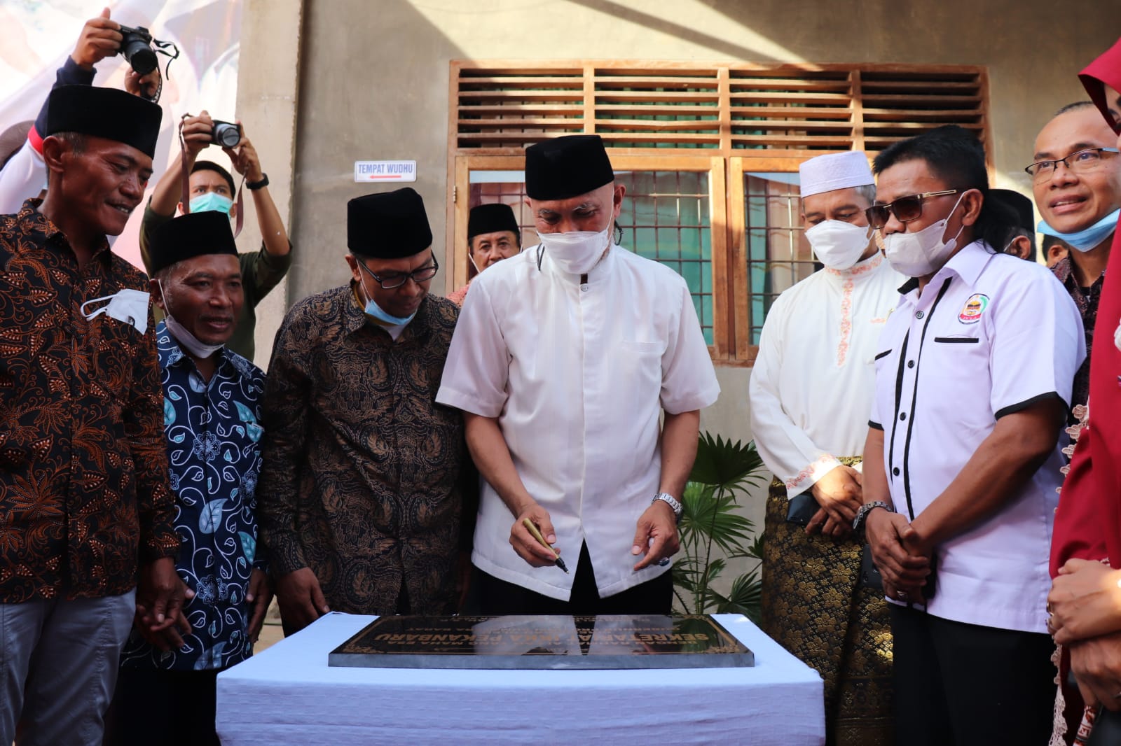 Gubernur Mahyeldi Resmikan Gedung Sekretariat Ikatan Keluarga Kacang, Pekanbaru