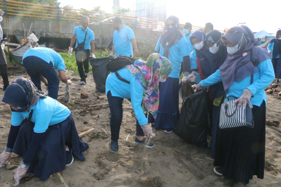 DKP Sumbar Gelar Aksi Bersih Pantai di Hari Nusantara 2021