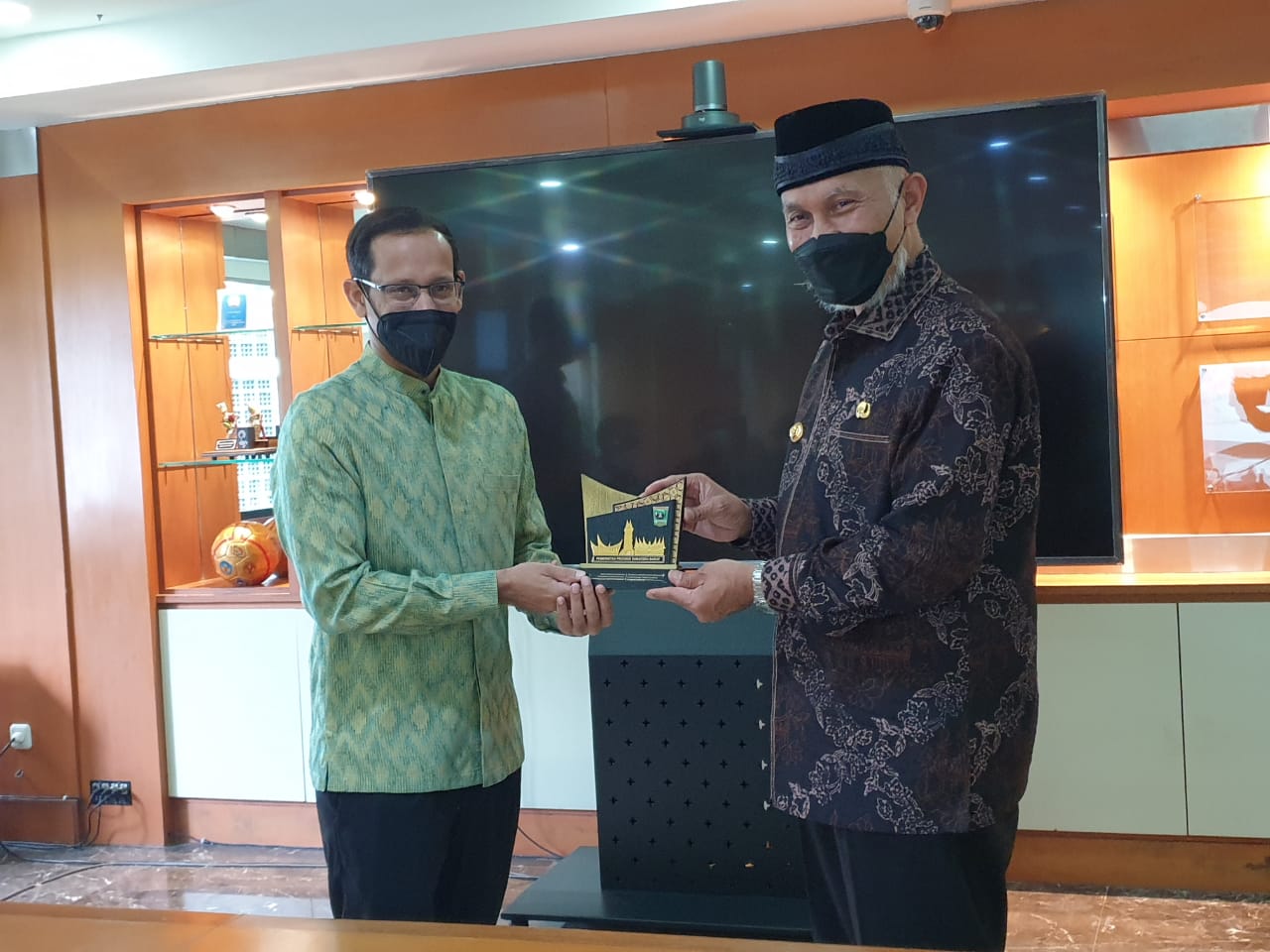 Rapat Kerja Dengan Mendikbudristek, Gubernur Mahyeldi Sampaikan 8 Usulan Strategis Pendidikan dan Budaya Sumbar