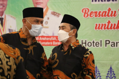 Dua Gubernur Hadiri Pelantikan Pengurus IKA Unand Riau 