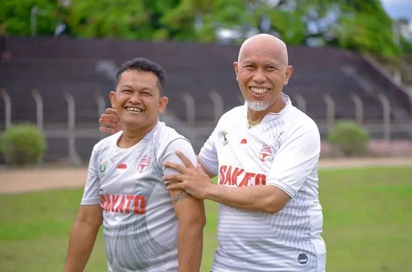 Pertandingan Sepak Bola Persahabatan Dengan IMA Padang, Gubernur Ajak Izet Perkuat Kesebelasan Sakato FC