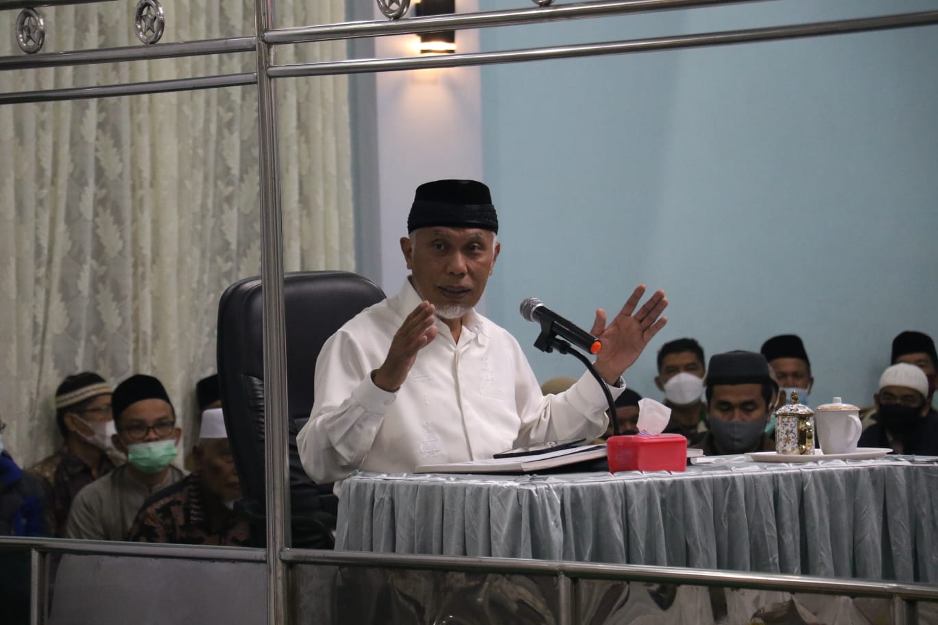 Ajak Kembali ke Masjid dan Perkuat Persatuan, Gubernur Mahyeldi Subuh Mubarokah di Padang Panjang