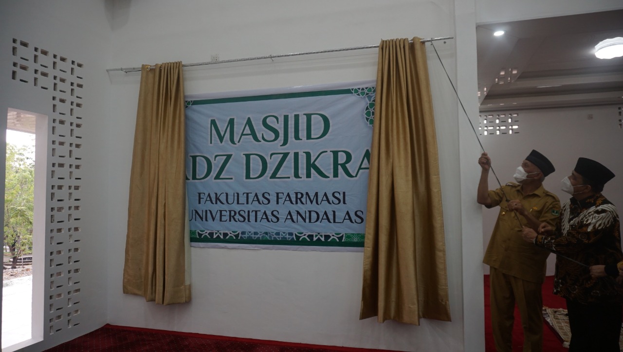 Pimpin Shalat Ashar Perdana, Gubernur Resmikan Masjid Adz Zikra Fakultas Farmasi Unand