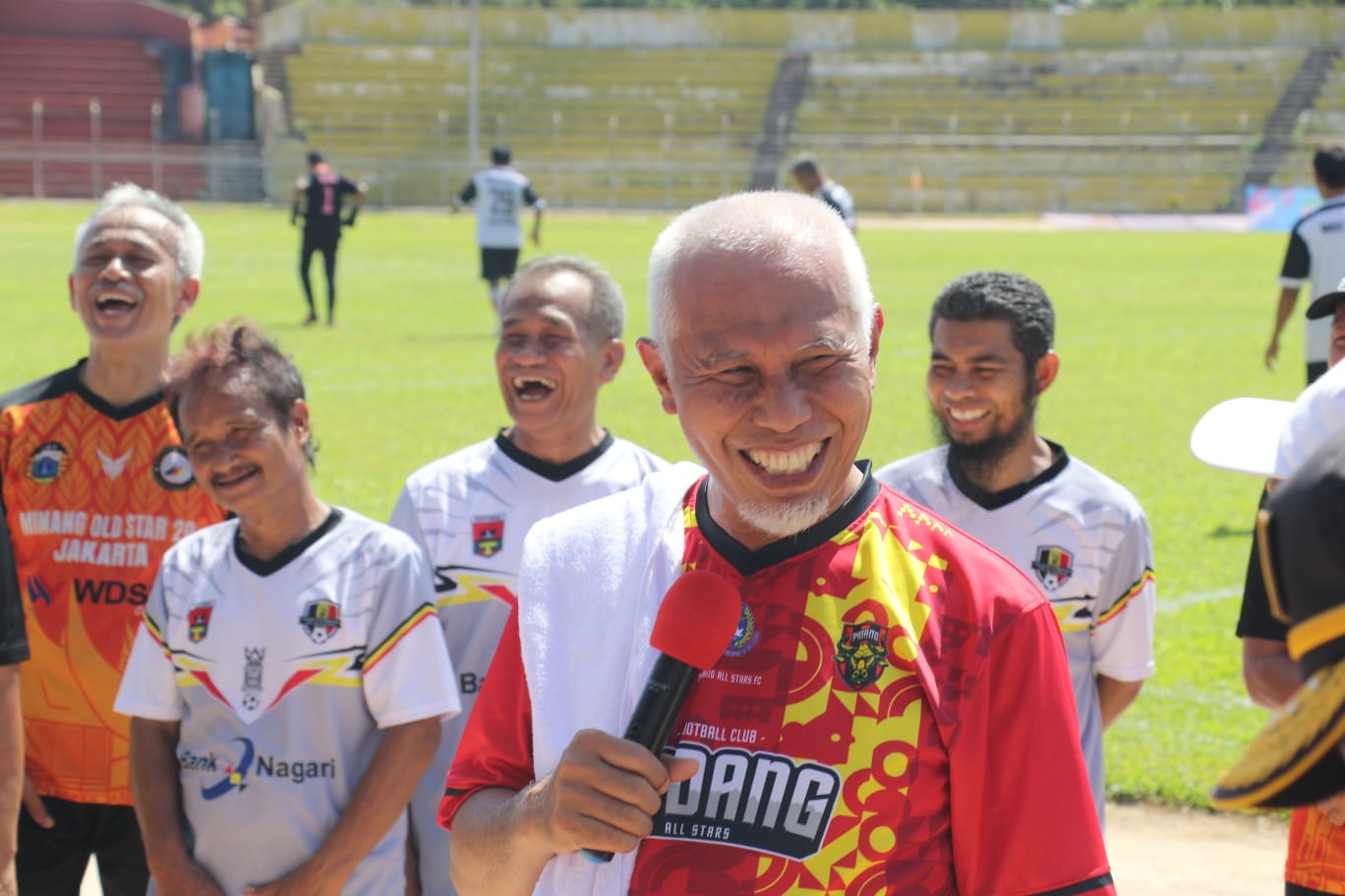 Gubernur Mahyeldi Buka Minang Old Star 20 Indonesia U-50