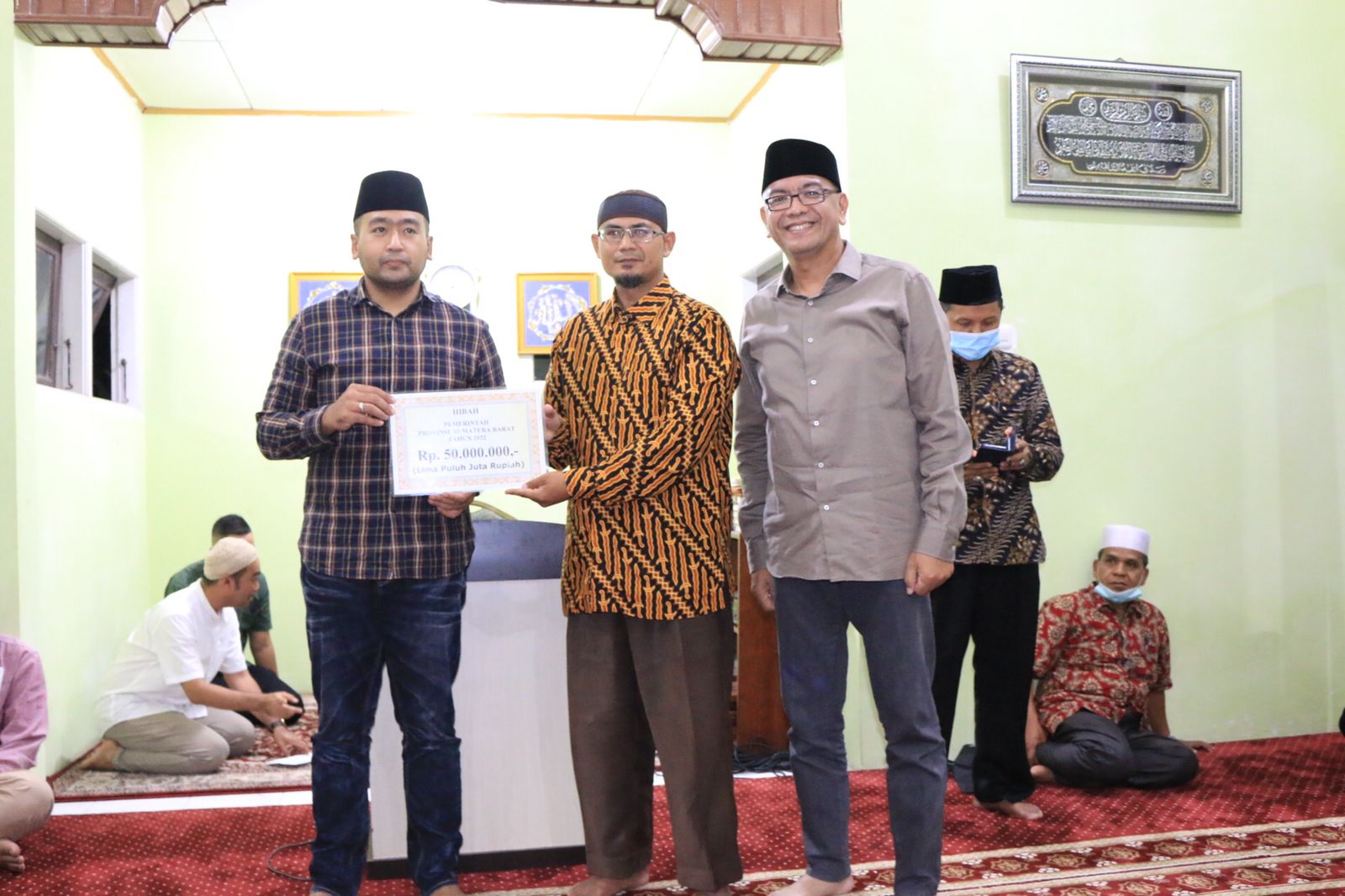 Senilai Rp50 juta, Wagub Sumbar serahkan Bantuan untuk Masjid Wustha Parik Rantang