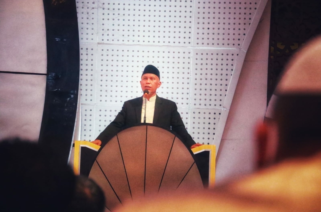 Tarawih Perdana, Gubernur Mahyeldi Ajak Jamaah Sambut Ramadhan dengan Ketaqwaan