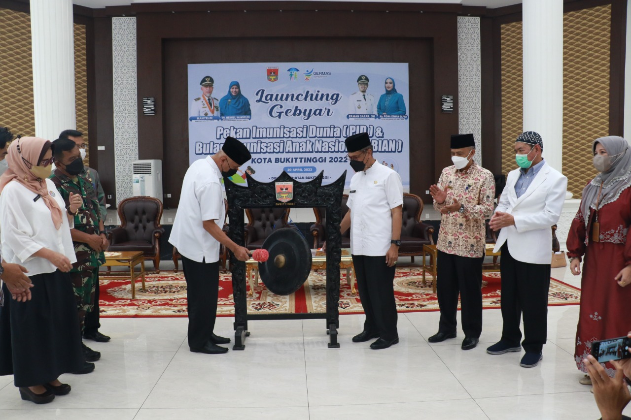 Tekan Penyebaran Penyakit Pada Balita, Gubernur Sumbar Luncurkan Gebyar Pekan Imunisasi di Kota Bukittinggi