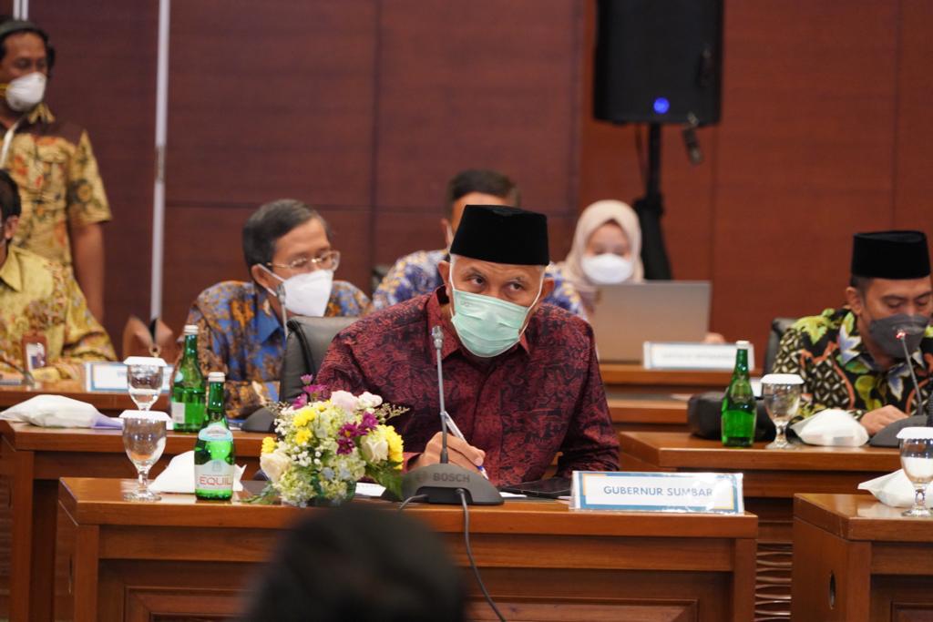 Pleno Kedua KNEKS, Gubernur Tegaskan Komitmen Sumbar Sebagai Pemimpin Ekonomi Syariah di Indonesia