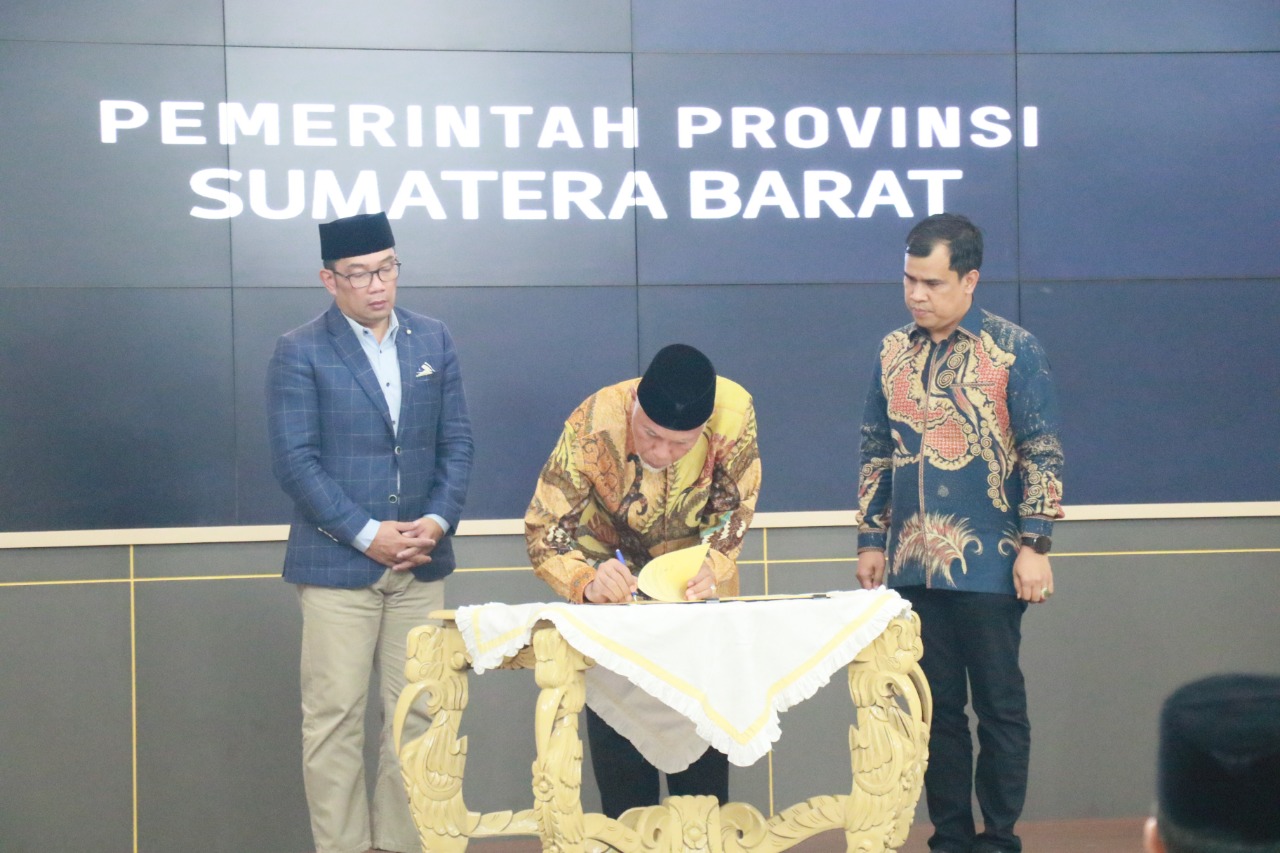 Pemprov Sumbar dan Pemprov Jabar Teken Tiga MoU Kerjasama