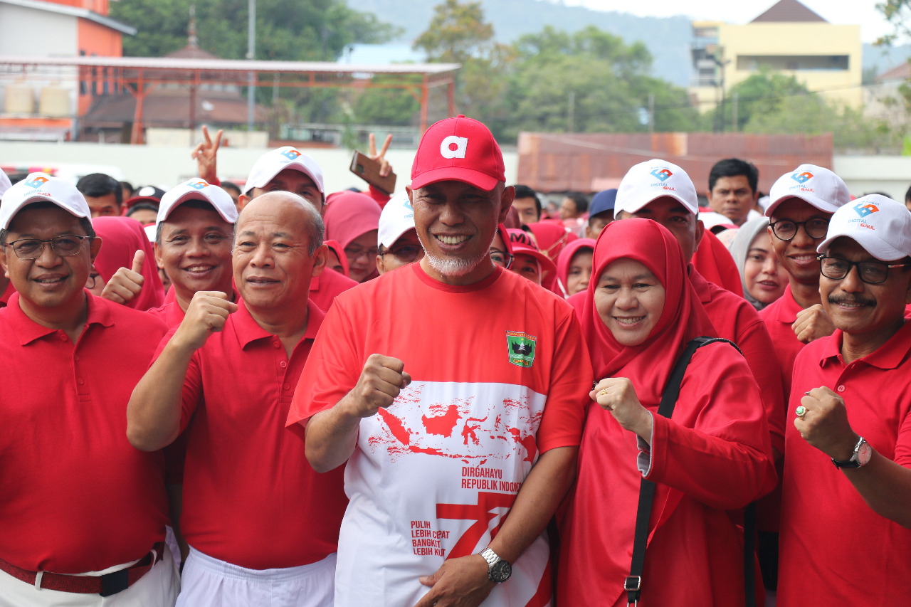 Lepas Jalan Sehat HUT RI ke-77, Gubernur Sumbar: Momentum Tingkatkan Kebersamaan