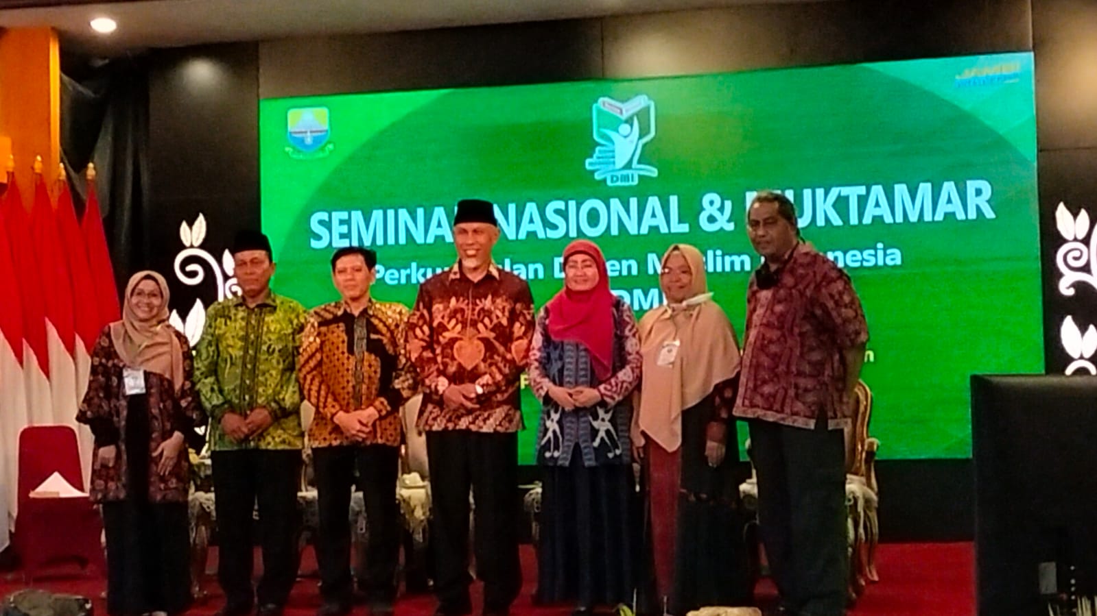 Jadi Narasumber Seminar Nasional PDMI, Gubernur Mahyeldi Paparkan Upaya Wujudkan Industri Halal di Sumbar