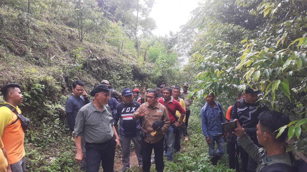 Gubernur Sumbar Jalan Kaki Tembus Hutan Sepanjang 11 KM, Tinjau Jalan Alternatif Malalak - Maninjau