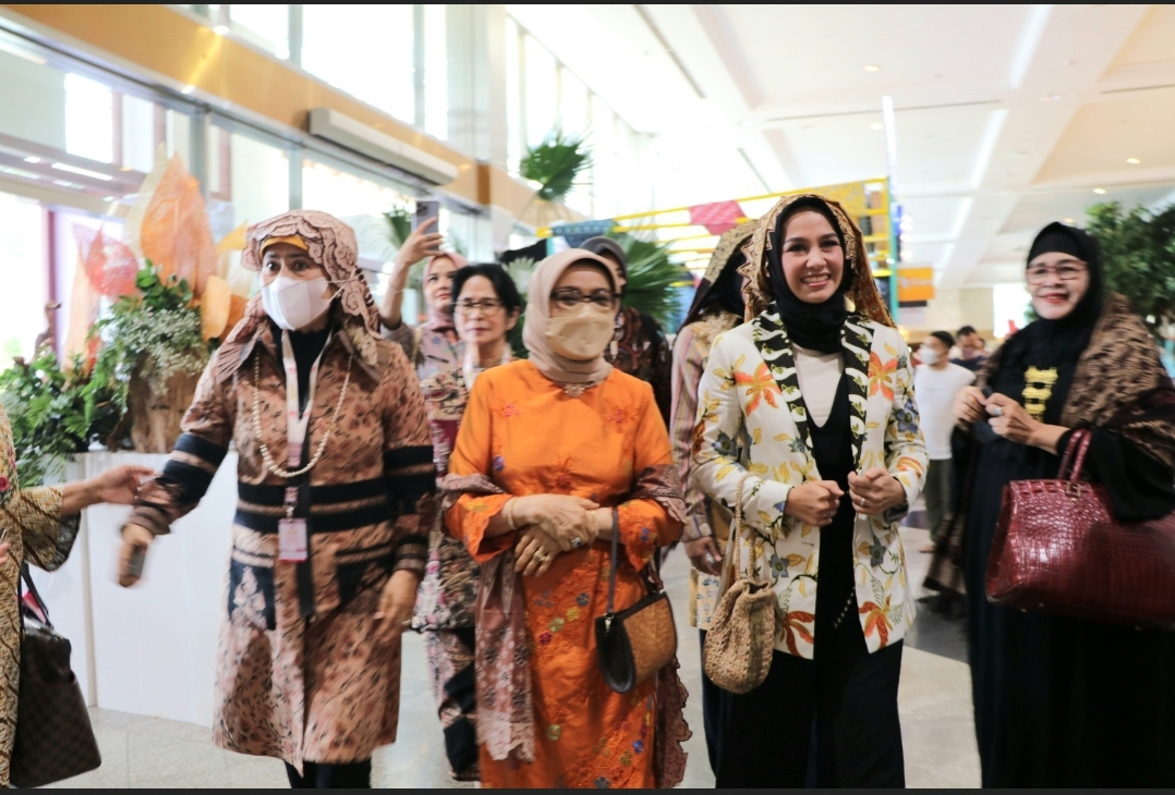 "Solok Bersolek" Meriahkan Pameran Kerajinan Nusantara