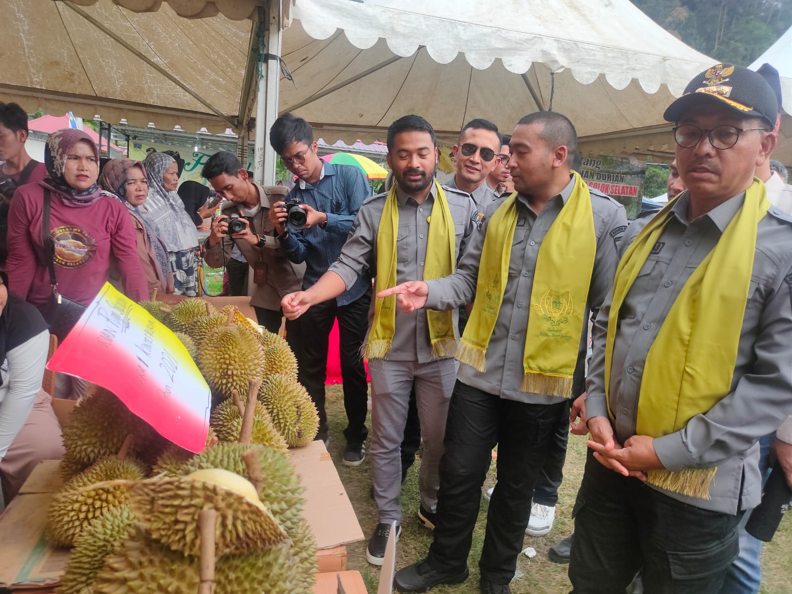 Semarak Festival Kampung Durian Solok Selatan, Wagub Audy Gandakan Hadiah Lomba Cita Rasa Durian