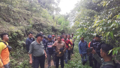 Gubernur Sumbar Jalan Kaki Tembus Hutan Sepanjang 11 KM, Tinjau Jalan Alternatif Malalak - Maninjau