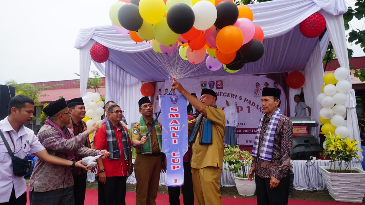 Buka Peringatan HUT SMAN 5 Padang ke-40 Gubernur Sumbar: Perkuat potensi Alumni