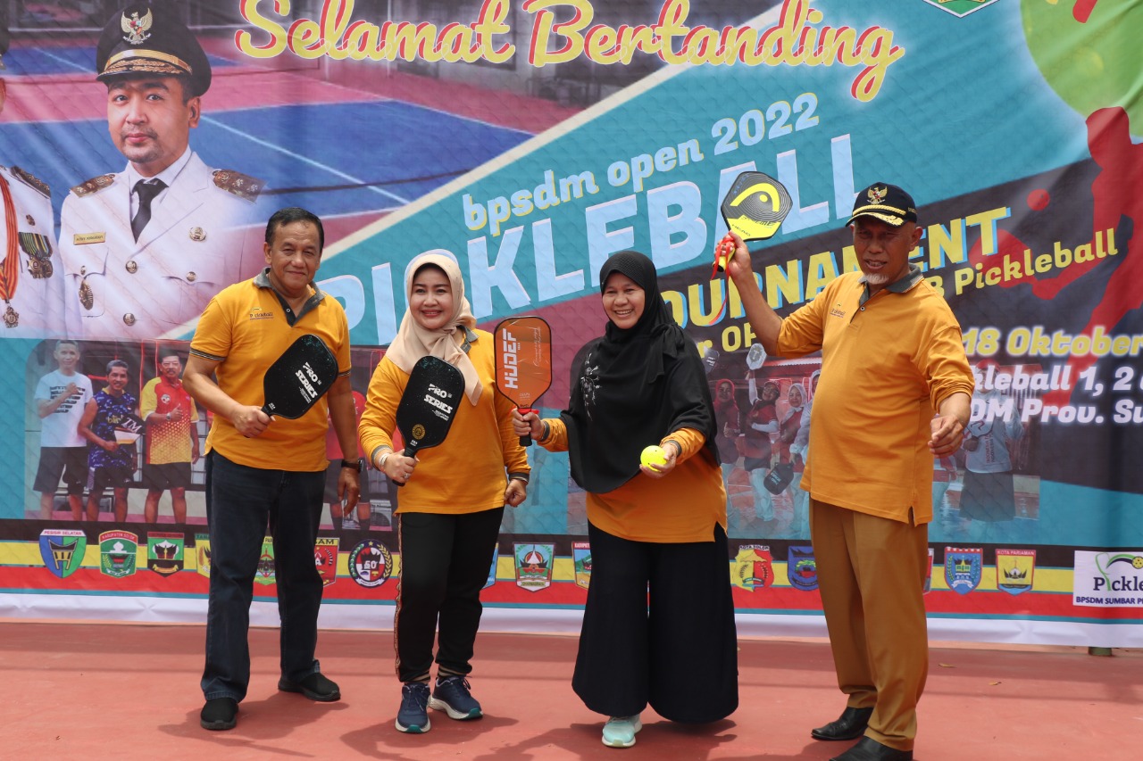 Buka Tournament Pickleball Antar OPD, Gubernur Sumbar: Jadikan Kerja dan Olahraga Sebagai Ibadah