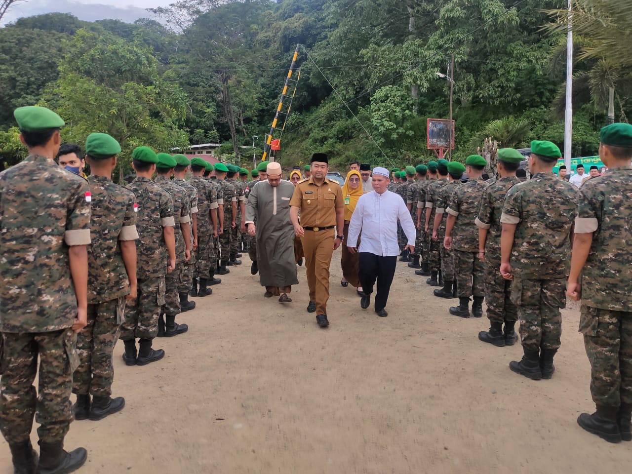 Sosialisasi Germas di Kabupaten Solok, Wagub Audy Serahkan Bantuan Rp100 Juta