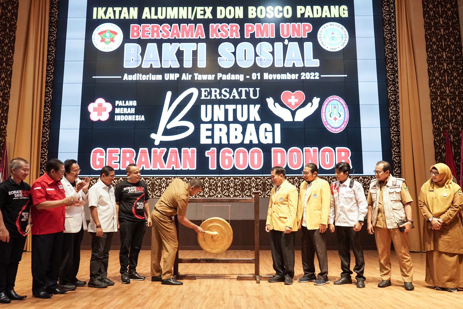 Targetkan 1600 Donor Darah sehari, Wagub Buka Bakti Sosial Donor Darah IADB dan UNP