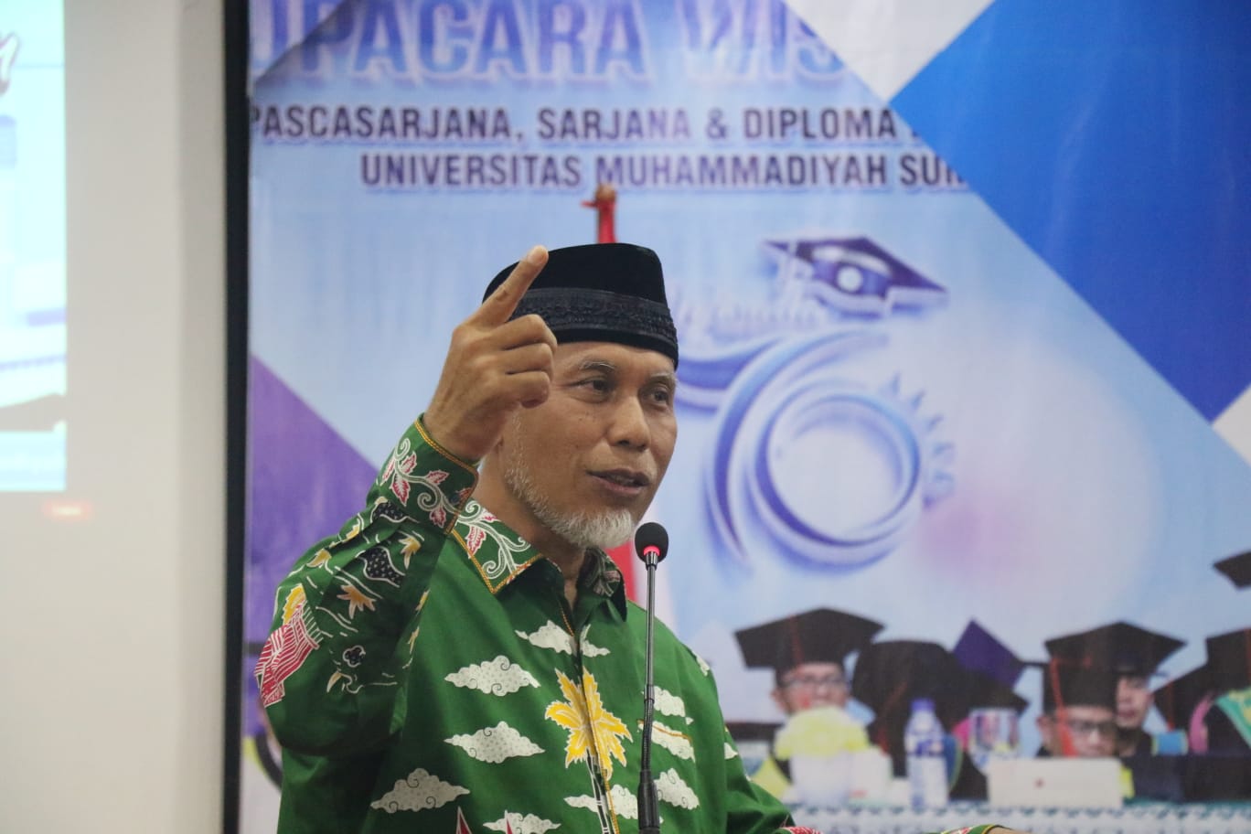 Hadiri Wisuda ke-71 UMSB, Ini Pesan Gubernur Sumbar