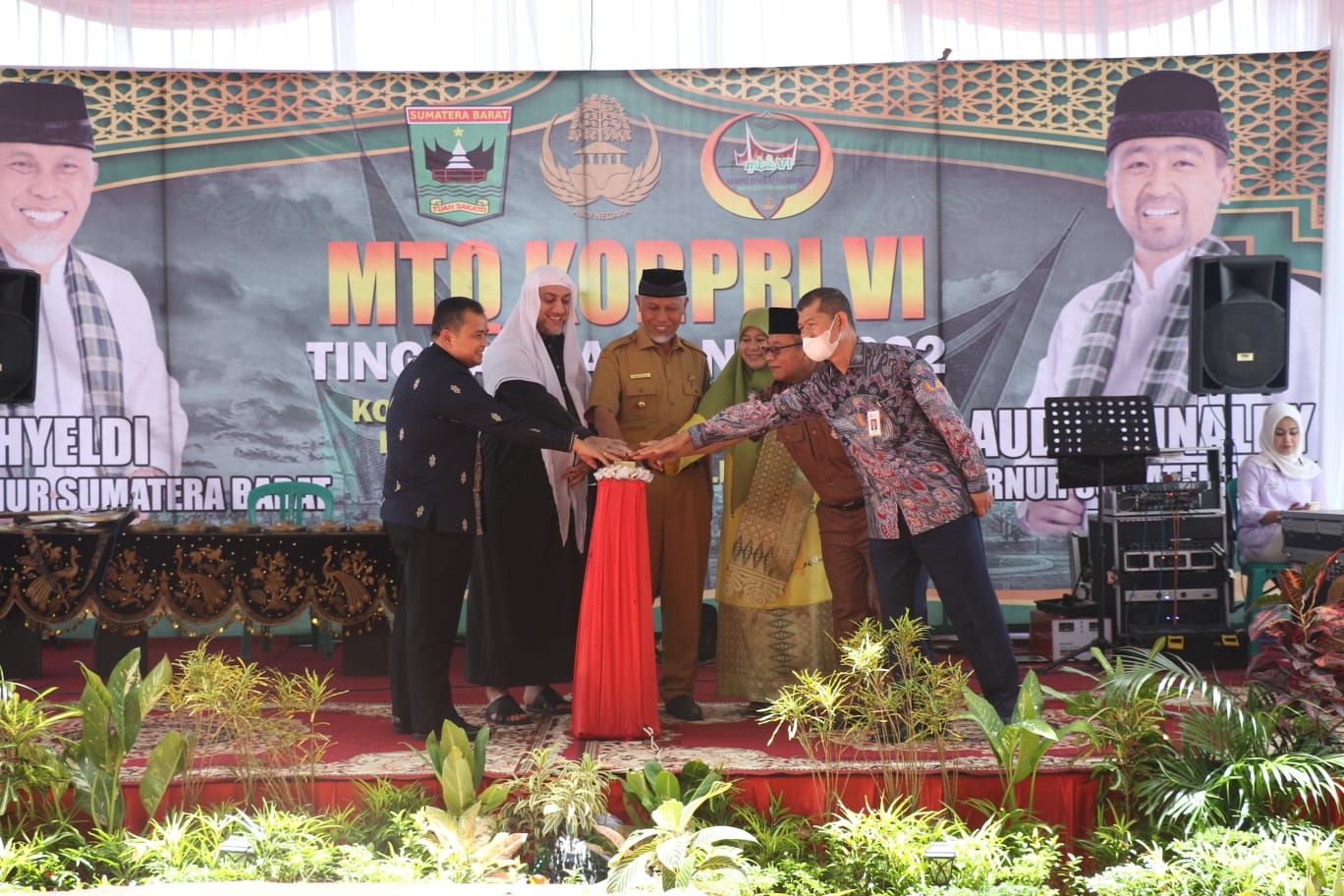 Penekanan Tombol Sirine oleh Gubernur Sumbar Tandai Dibukanya Pameran MTQ Korpri ke-VI