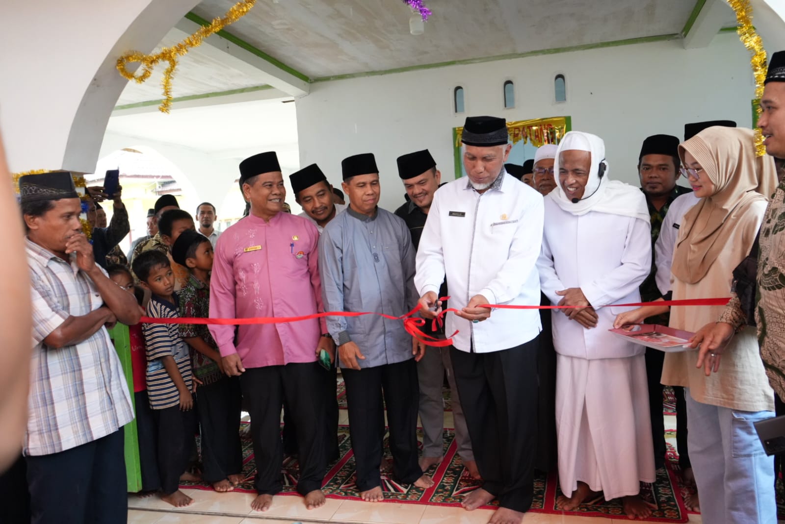 Buya Mahyeldi Resmikan Masjid Al Furqon di Simpang Tigo Banda Luruih Aia Pacah