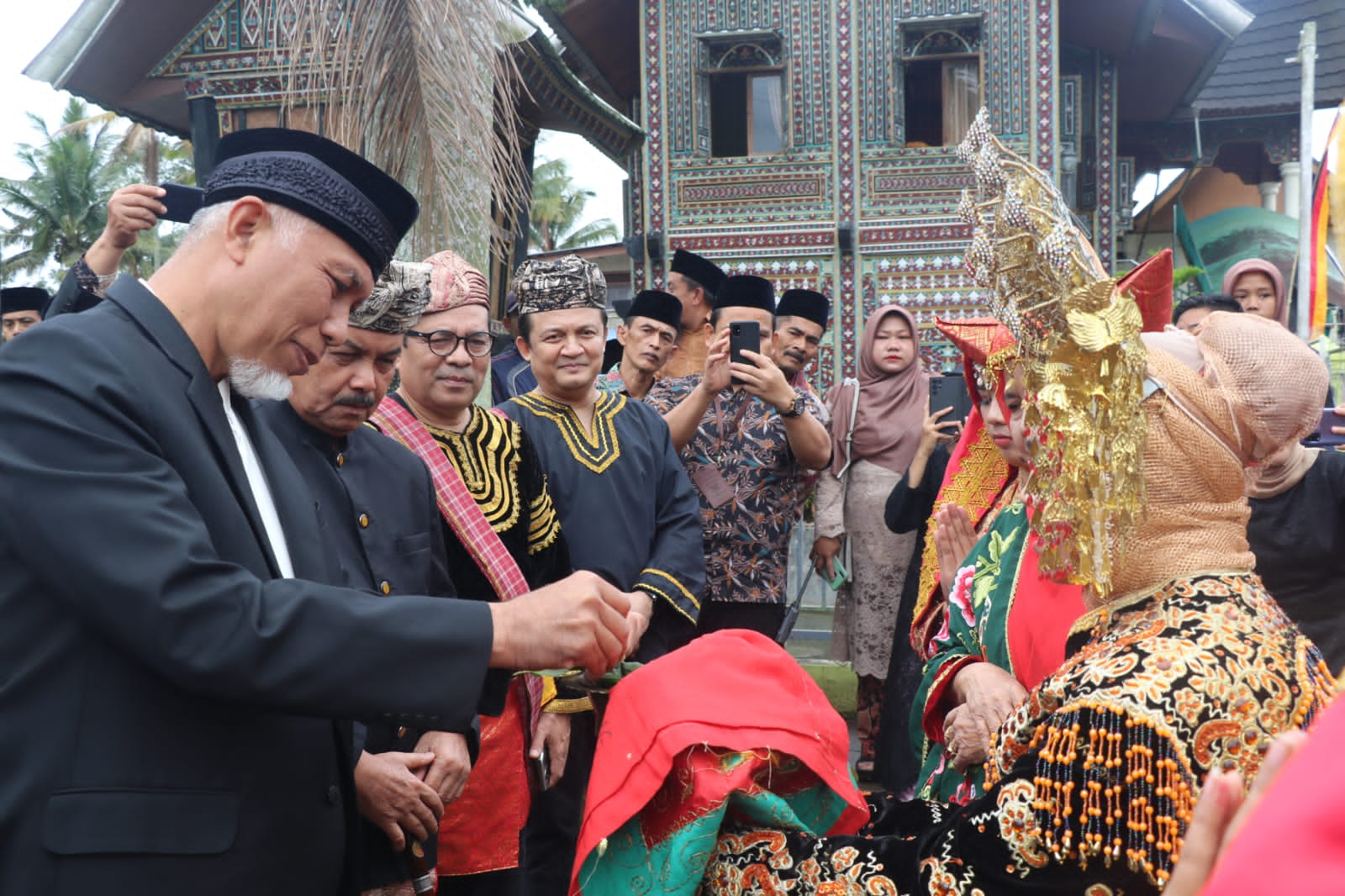 Gubernur Sumbar : Adat Salingka Nagari Warnai Kehidupan Masyarakat Minangkabau 