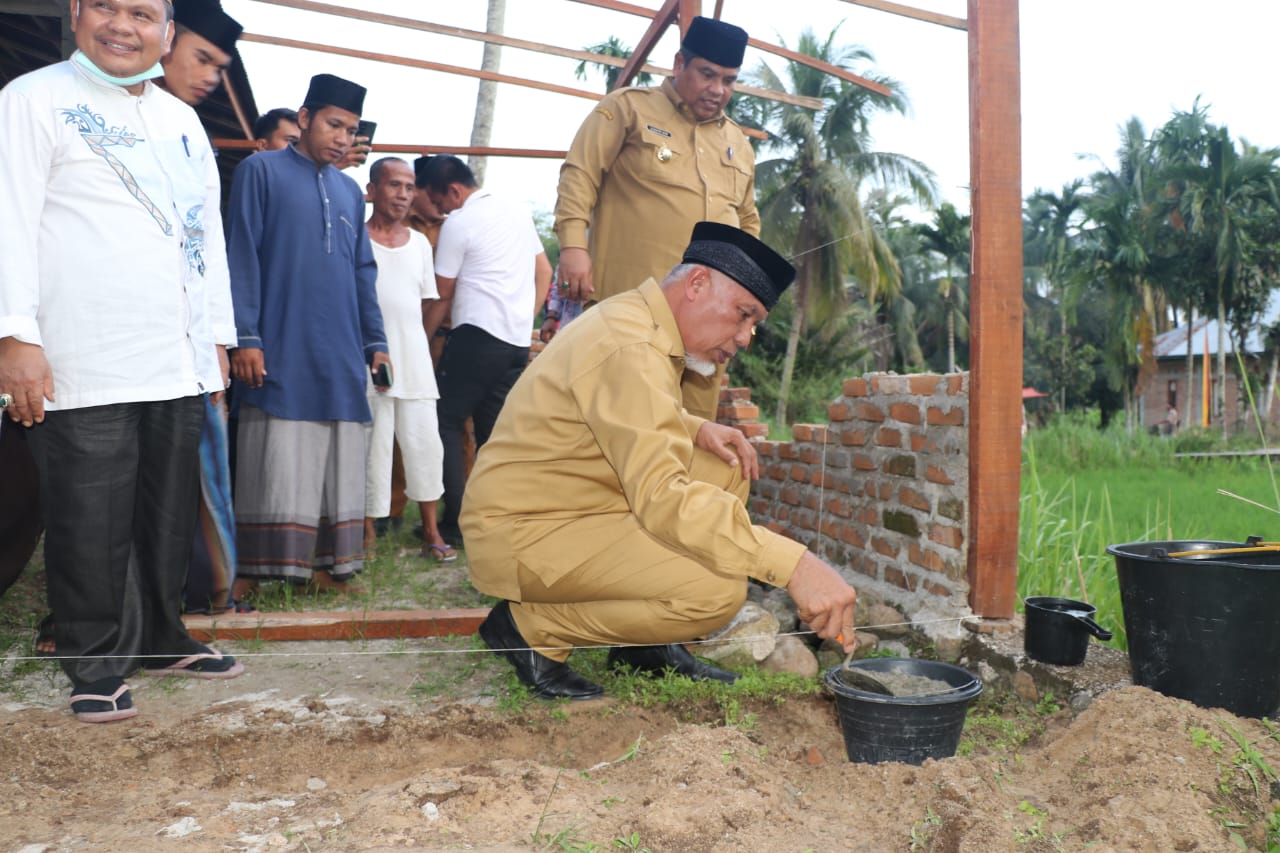 Gubernur Sumbar Letakkan Batu Pertama Asrama Pesantren Al-Khalifah Padang Pariaman