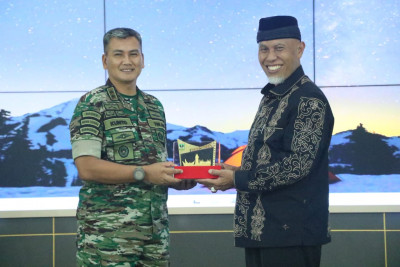 Sambut Kedatangan Pangdam III Siliwangi Kunto Arief Wibowo, Konsep Apartemen Ayam Tuai Pujian Dari Gubernur Sumbar.