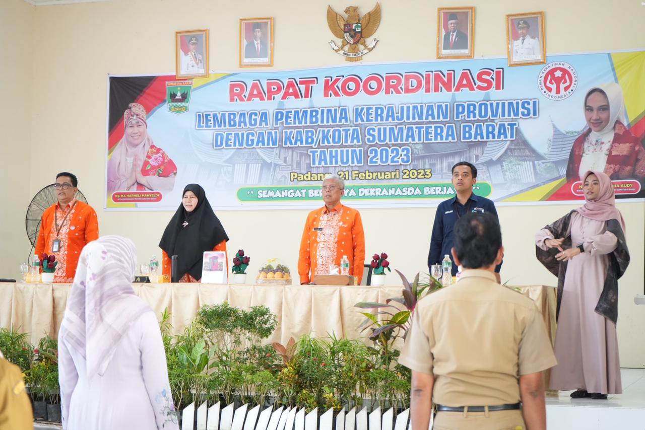 Buka Rakor Lembaga Pembina Kerajinan, Umi Harneli Kedepankan Regenerasi Pengrajin