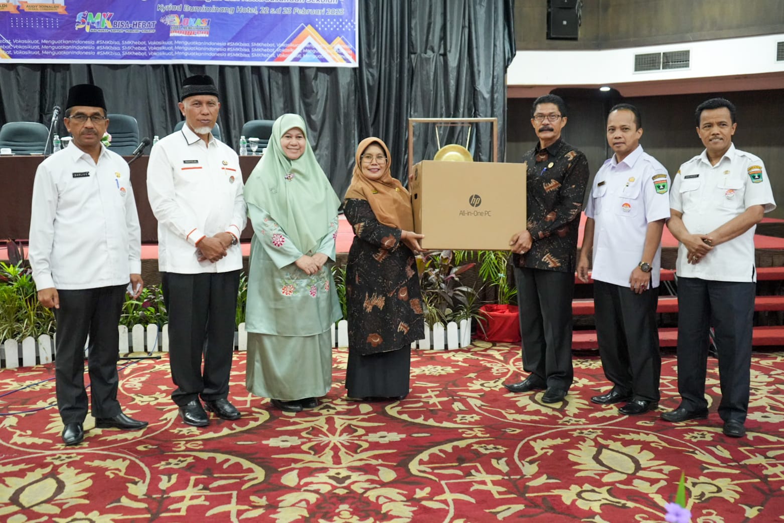 Antisipasi Tingginya Angka Pengangguran Gubernur Mahyeldi Dorong SMK Gandeng Dunia Usaha