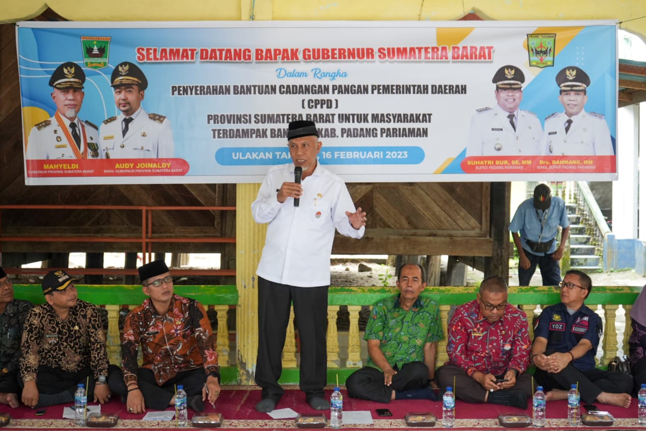 Gubernur Mahyeldi Salurkan 75,8 Ton Beras untuk Bantuan Bagi Masyarakat Enam Kecamatan Padang Pariaman yang Terdampak Banjir