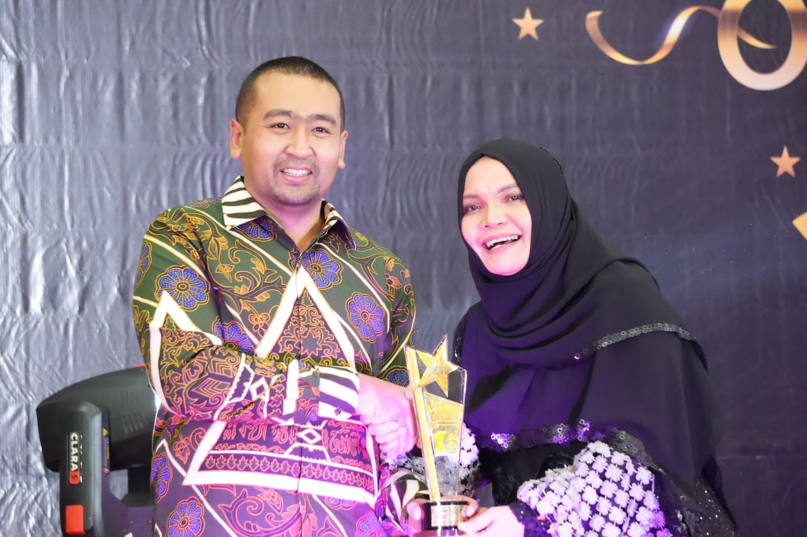 Dua Tahun Mahyeldi-Audy Diganjar Best Leader of The Year Award